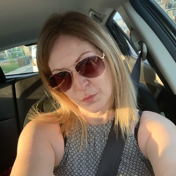 Meet your Posher, Valerie - Picture 1 of 1